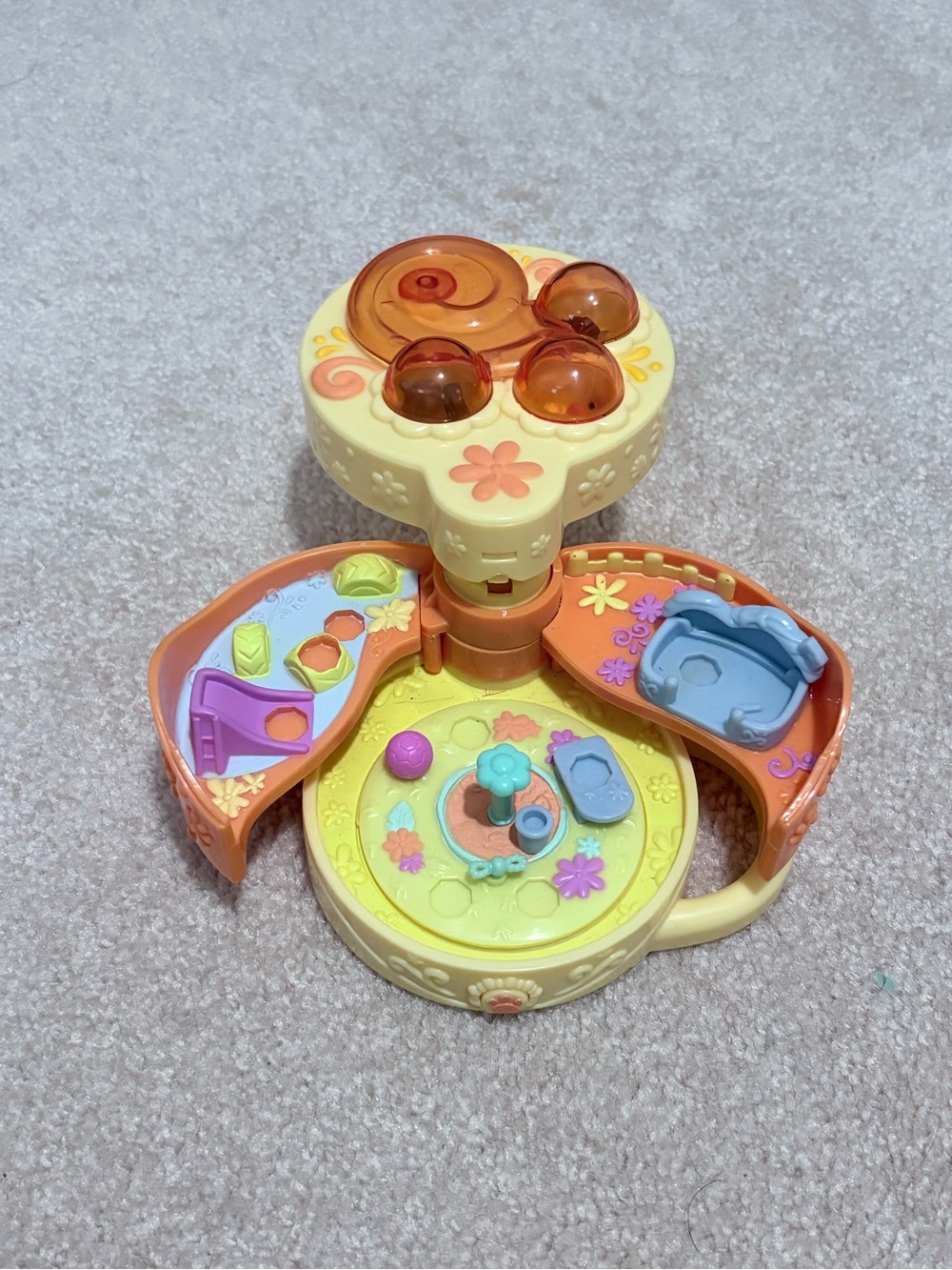 2006 littlest pet shop teeniest tiniest dog park playset